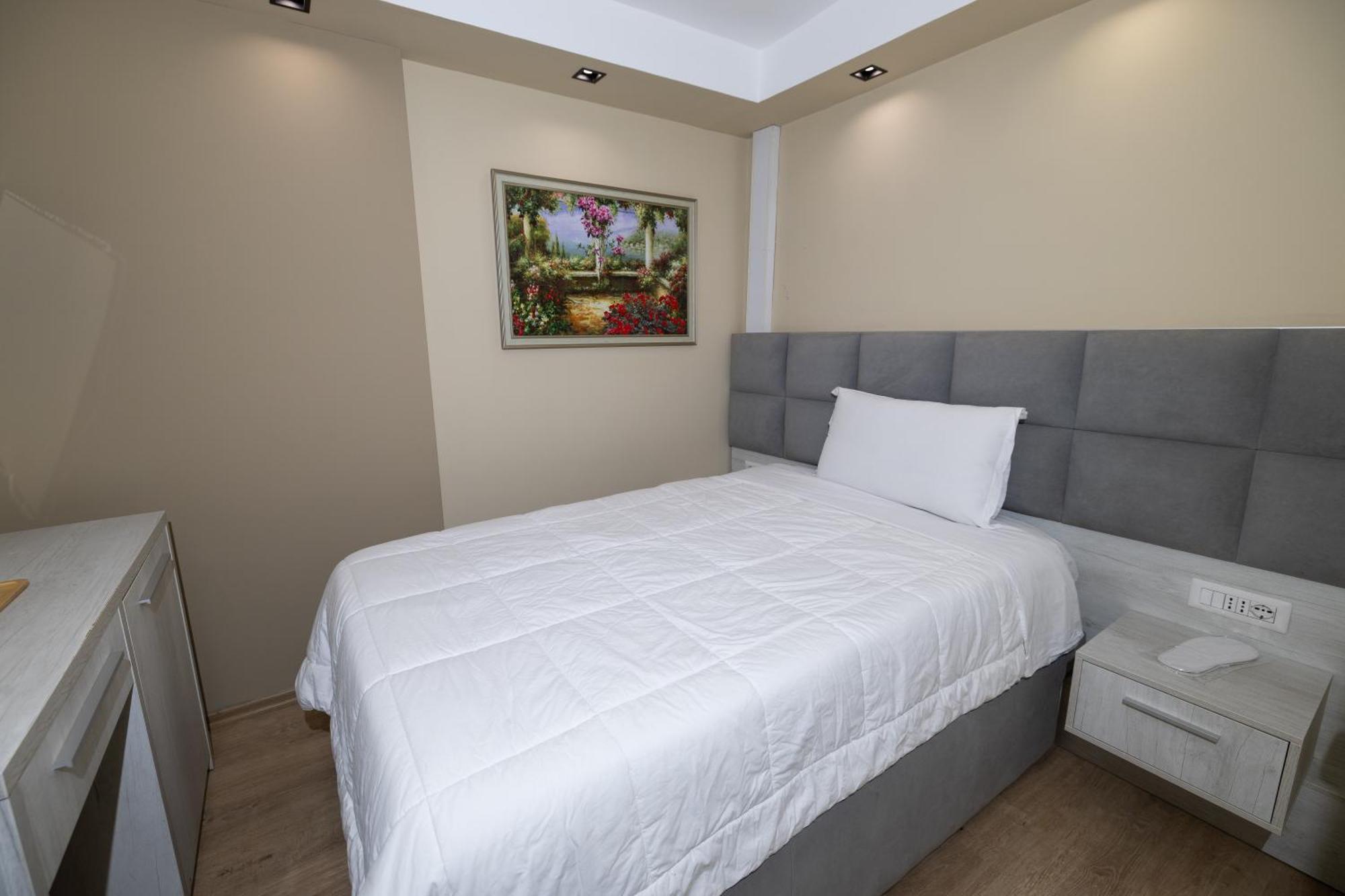 4R Colombo Hotel Тирана Екстер'єр фото