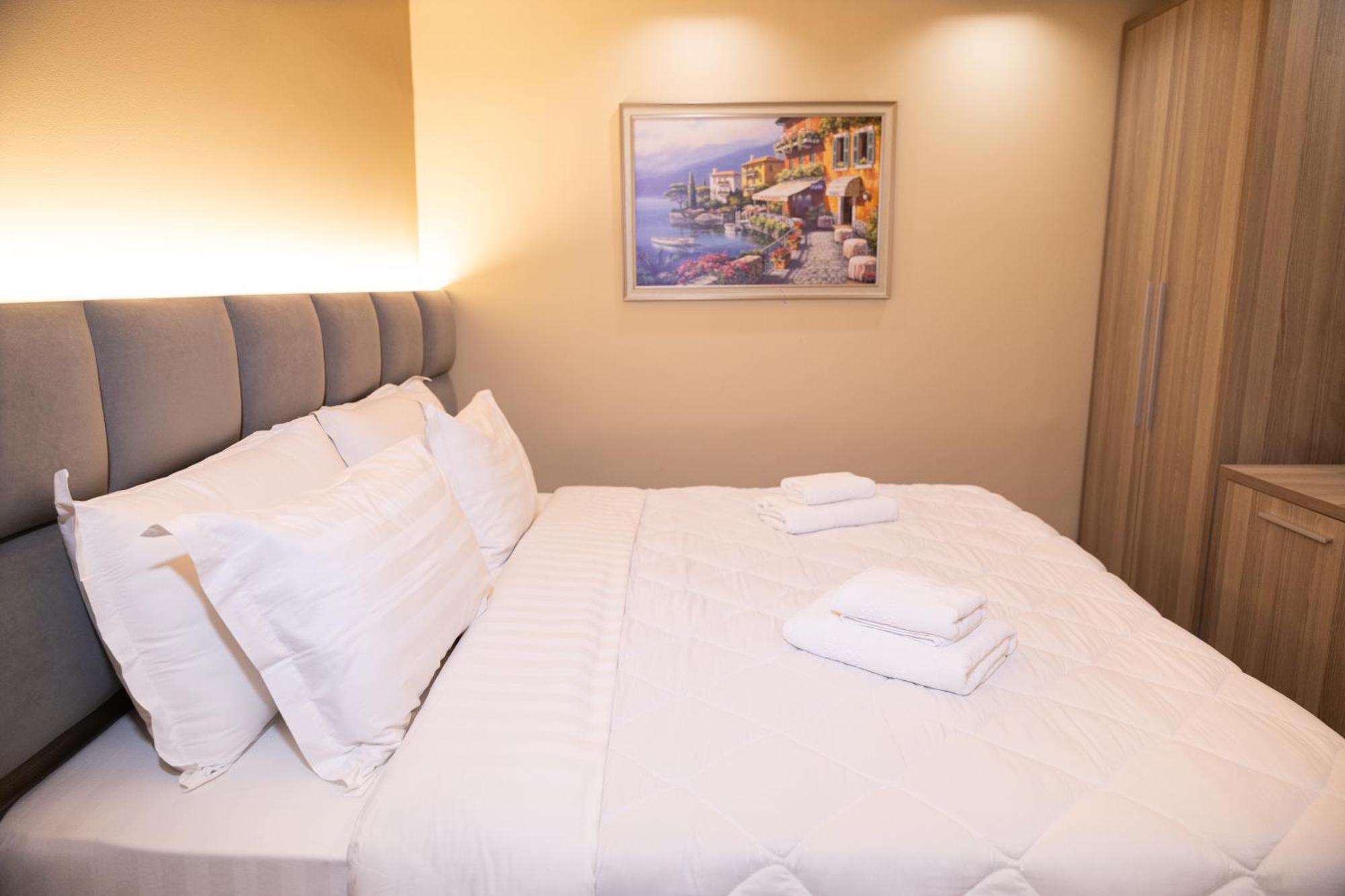 4R Colombo Hotel Тирана Екстер'єр фото