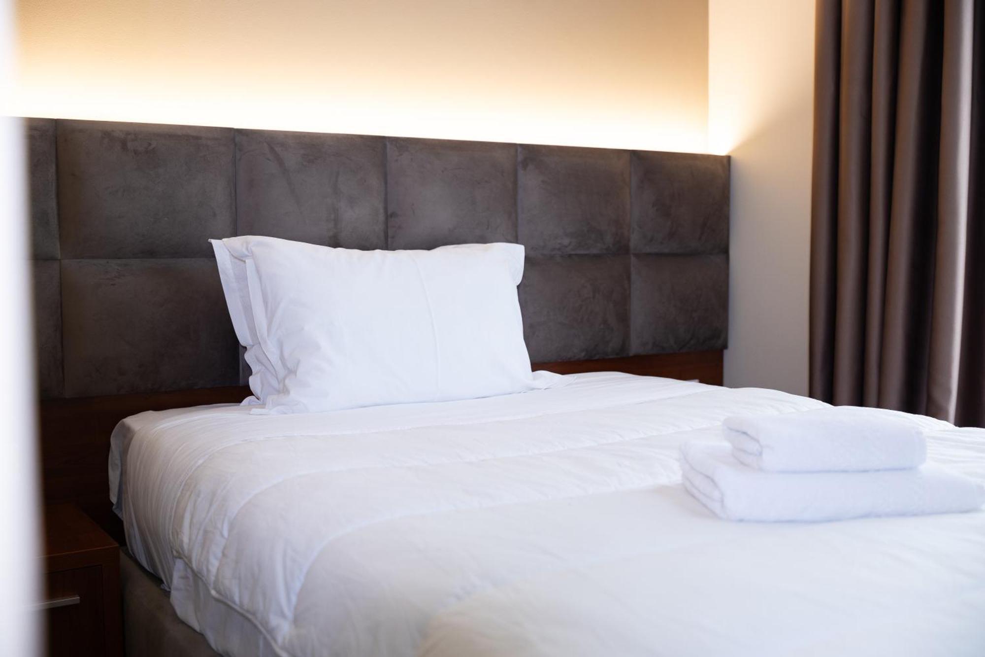 4R Colombo Hotel Тирана Екстер'єр фото